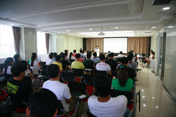 集团新疆院召开2014年新员工入职大会